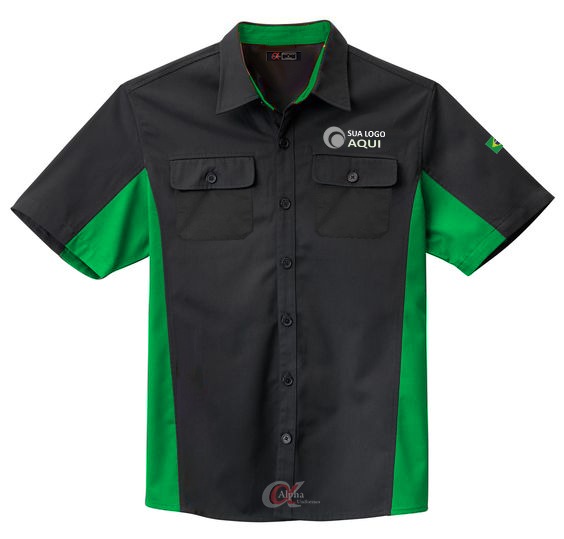 camisa-preta-bordada-personalizada-uniformes-automotiva-masculina-com-silk-carro-frente-preta-verde Fardamentos e Uniformes para Lojas e Oficinas de Motos: Camisetas respiráveis e coletes de segurança para vendedores de motos em Osasco, jaquetas de proteção e calças reforçadas para mecânicos de motocicletas em Ribeirão Preto, uniformes completos com elementos refletivos para atendentes em lojas de motos em Jundiaí