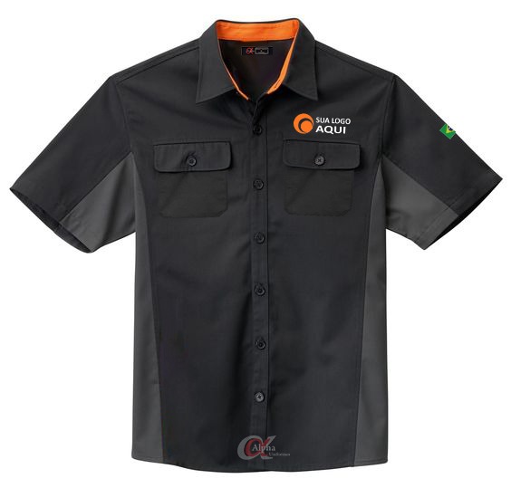 camisa-preta-bordada-personalizada-uniformes-automotiva-masculina-com-silk-carro-frente-preta-vermelha Fardamentos e Uniformes para o Setor de Automóveis: Calças duráveis e jaquetas personalizadas para vendedores de automóveis em Campinas, camisas de manga longa e macacões para mecânicos em São Bernardo do Campo, uniformes completos com logo para funcionários de concessionárias em São José dos Pinhais