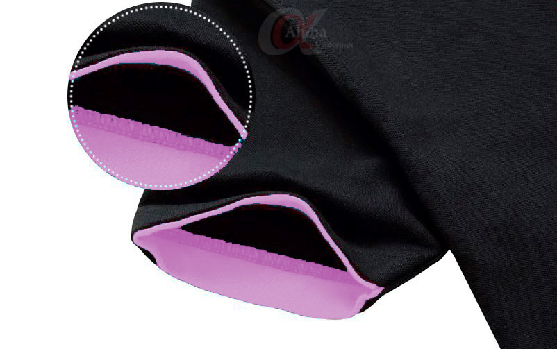 camiseta-com-gola-e-punho-colorido-de-outra-cor-personalizada-silkada-estampada-preta-e-rosa-detalhes